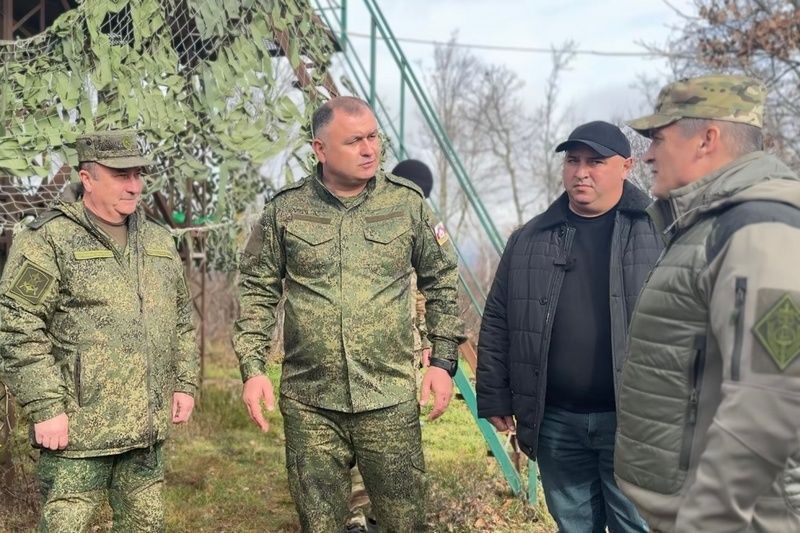 Президент Алан Гаглоев проинспектировал ход ремонта 4,5-километровой дороги в селе Уиста