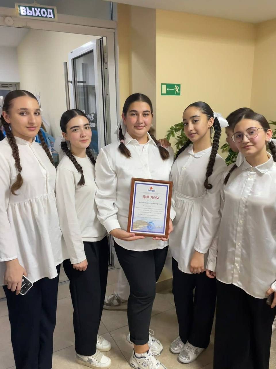 О поездке участников югоосетинской детской образовательной организации «Раззагонт» в международный детский лагерь «Артек»