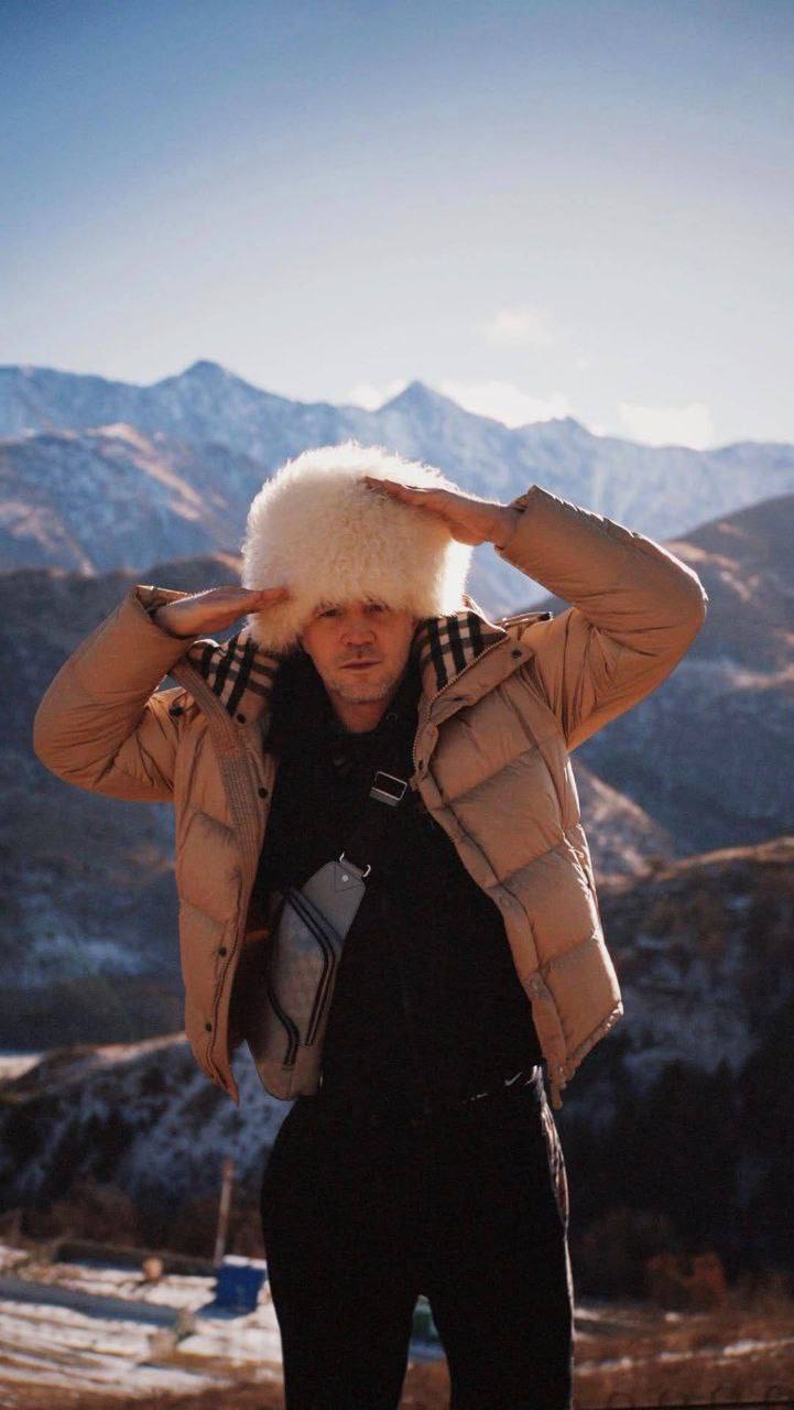 Артем Дзюба в горах Осетии повторил свой фирменный жест "отдающий честь"