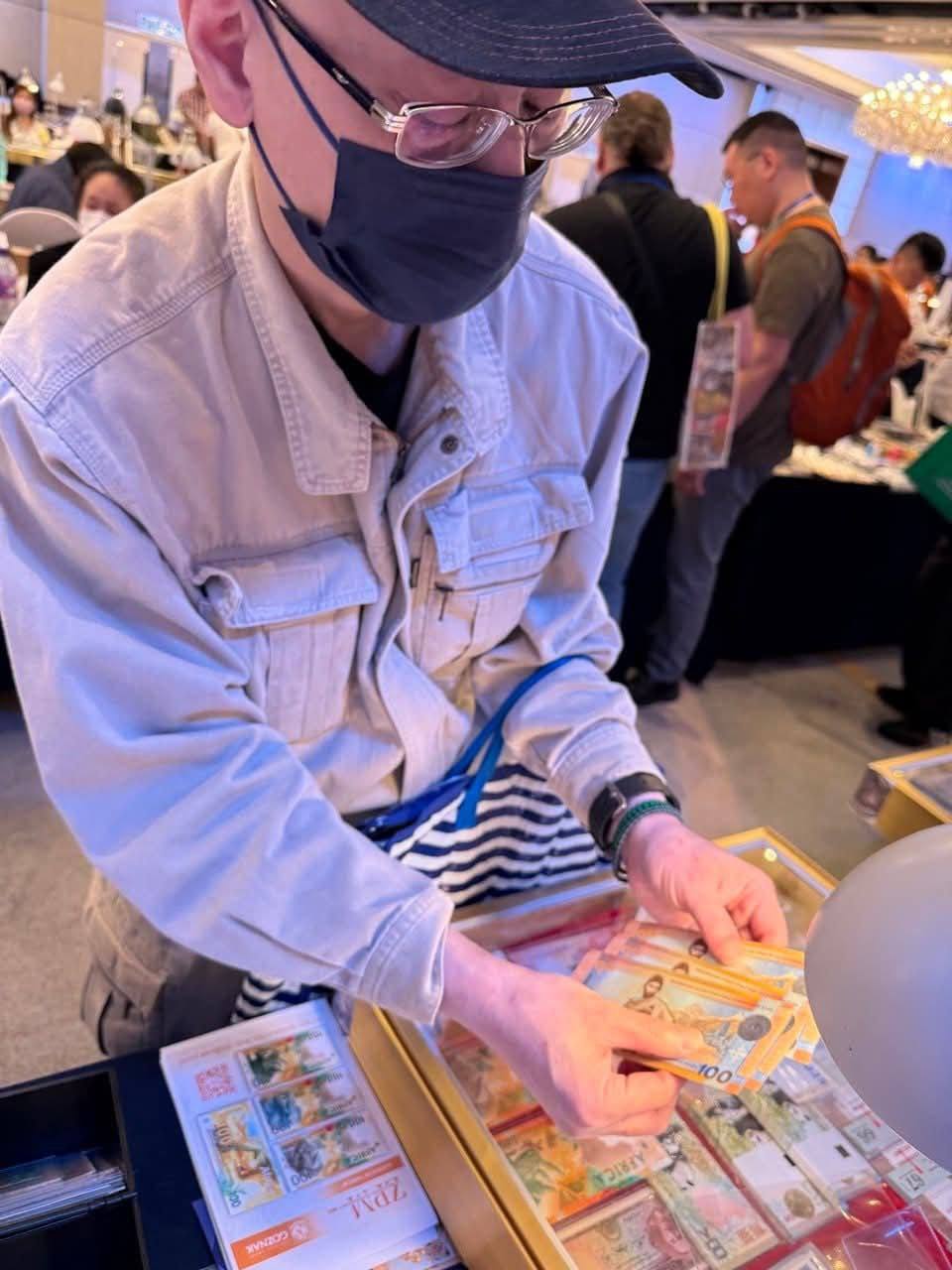 Памятная банкнота Южной Осетии с изображением Коста Хетагурова с успехом была представлена на Международной Нумизматической ярмарке в Гонконге