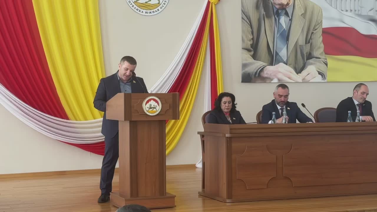 Парламент Южной Осетии утвердил закон о введении квалификационных званий для сотрудников таможни