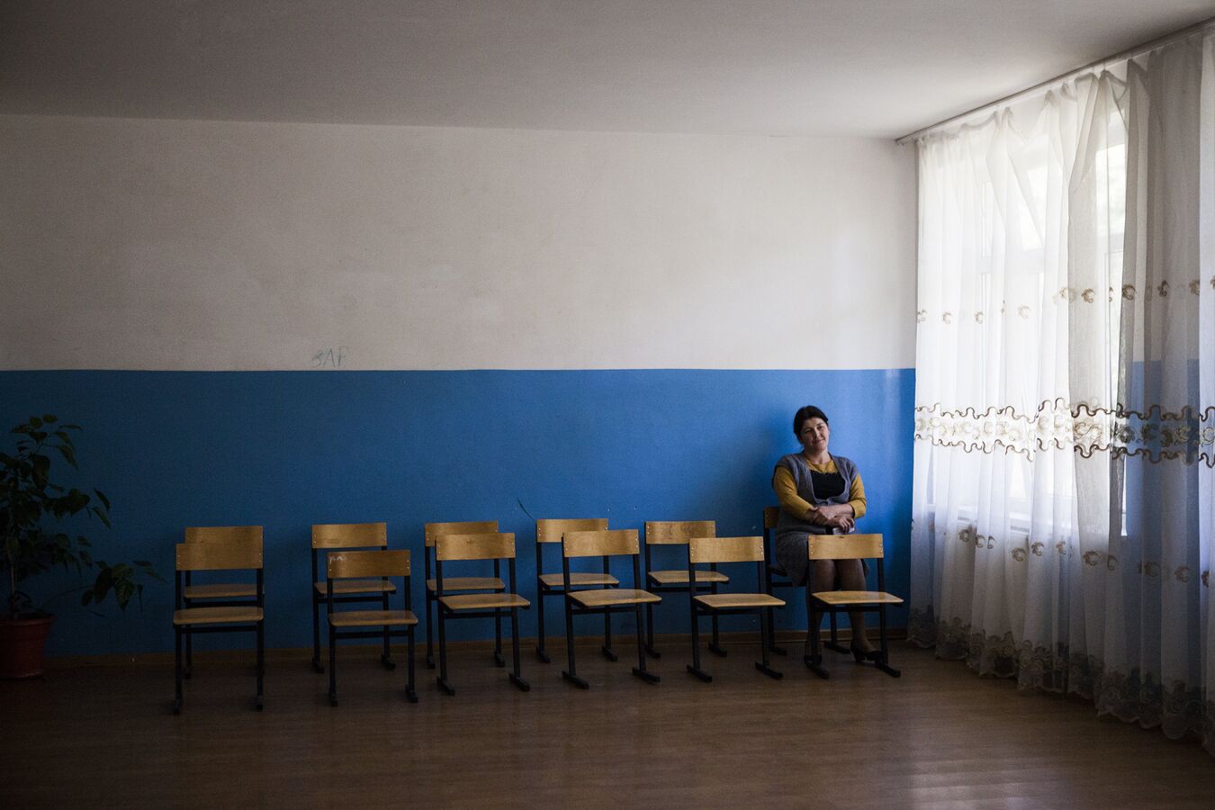 Мы понимаем, что учителей в сельских школах нужно поддерживать – глава Минобрнауки РЮО