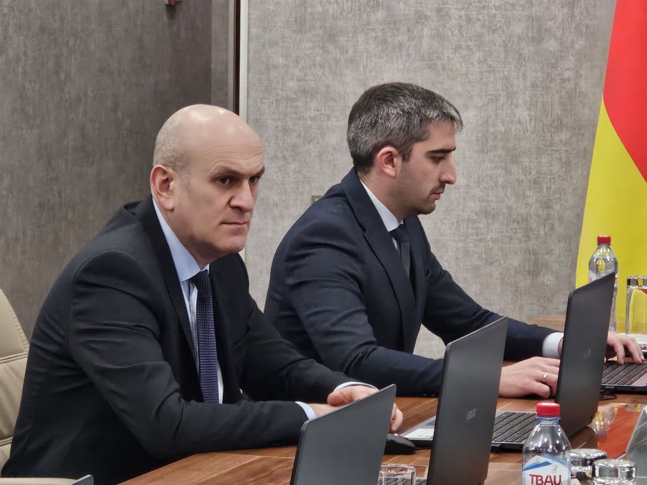 Правительство Южной Осетии решило оказать материальную помощь двум жителям республики, чьё имущество пострадало при пожарах