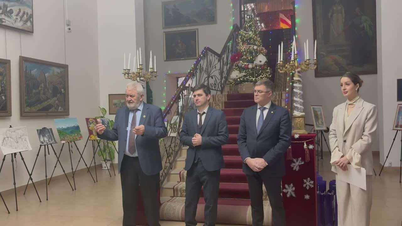 В Южной Осетии в четверг открылась выставка молодых мастеров кисти