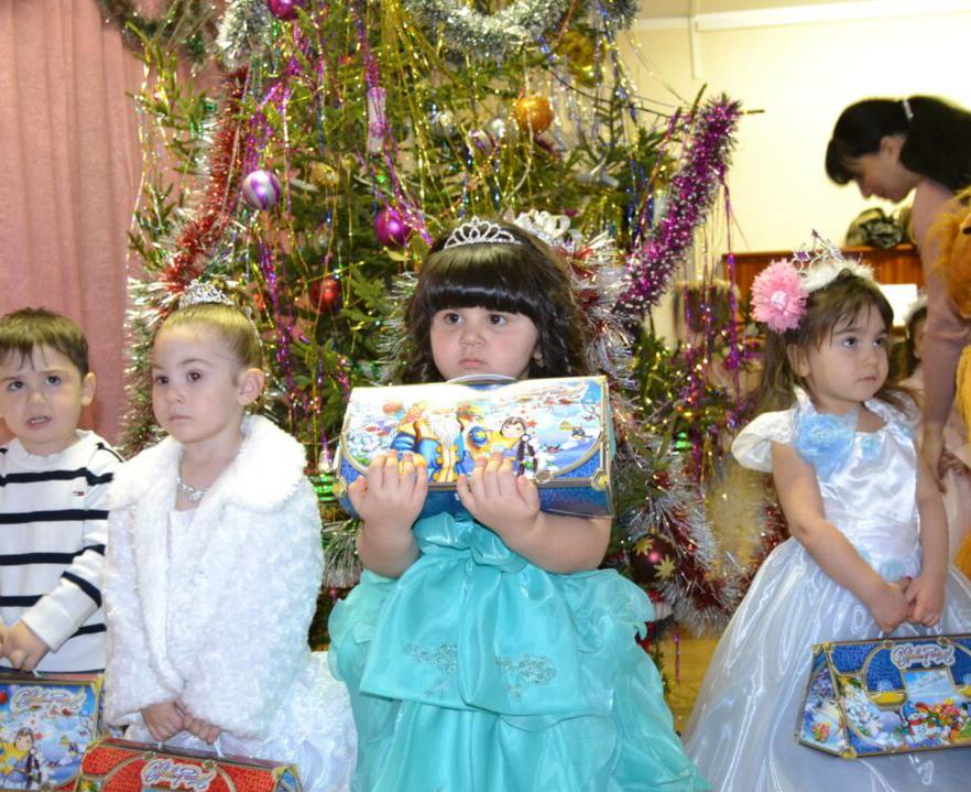 Более восьми тысяч детей в Южной Осетии получат новогодние подарки